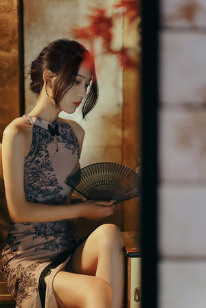 邦德吻美女